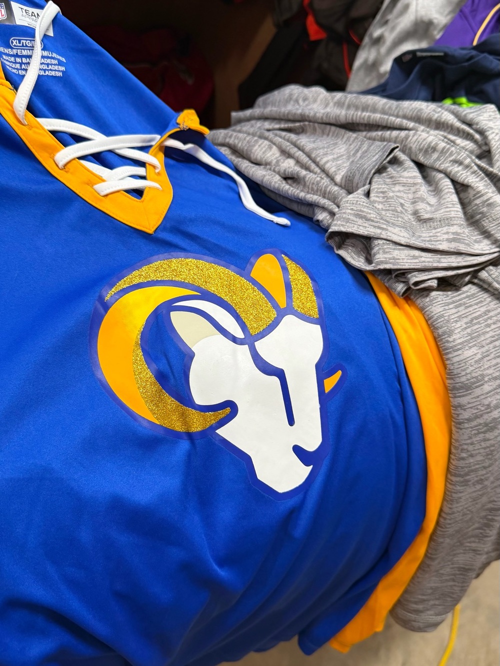 Women’s Blue & Yellow Graphic Pullover Top